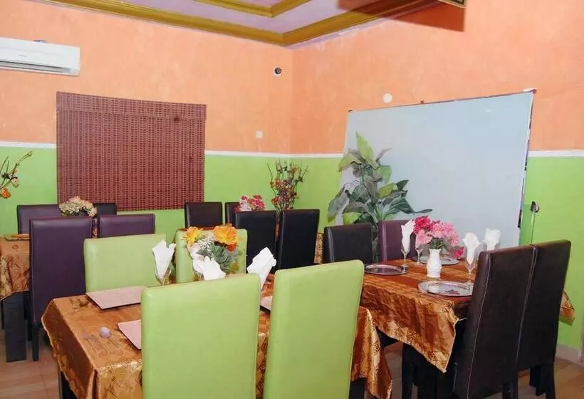 Royal Park Hotel & Suites
