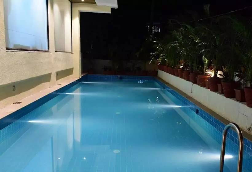 Hotelli The Flora Grand