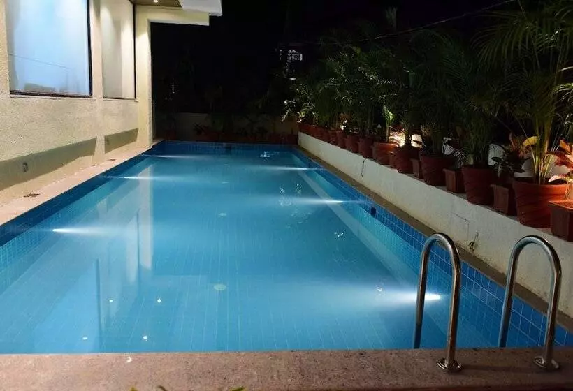 Hotelli The Flora Grand