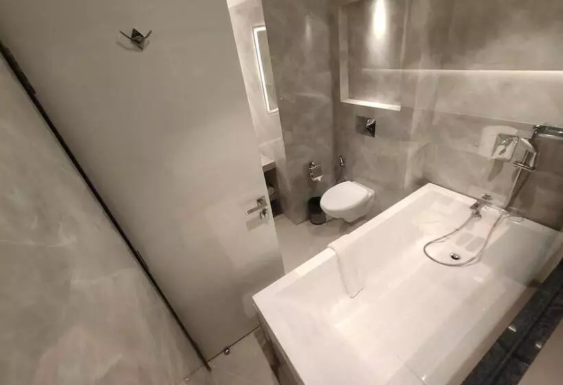 Hotelli The Flora Grand