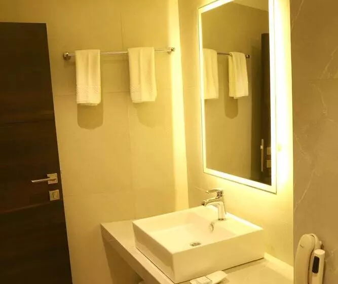 Hotelli The Flora Grand