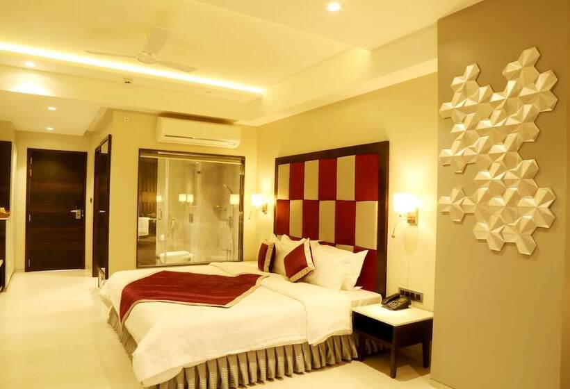 Hotel The Flora Grand