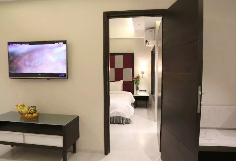 Hotelli The Flora Grand