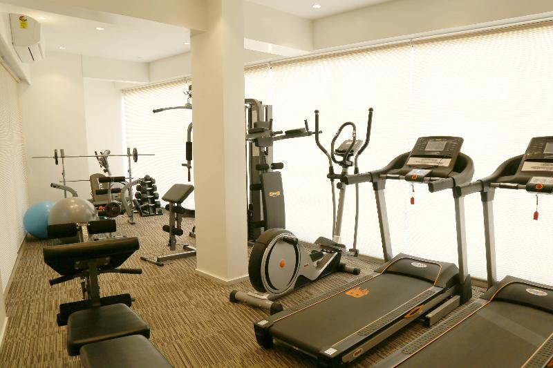 Hotel The Flora Grand