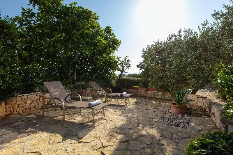 هتل Villa Lukrecia