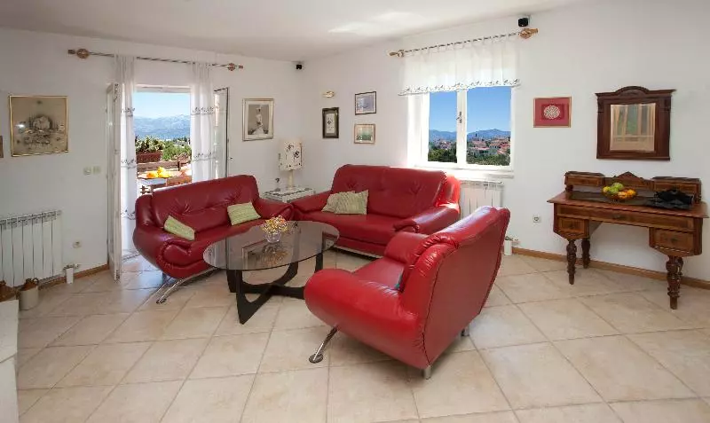 هتل Villa Lukrecia