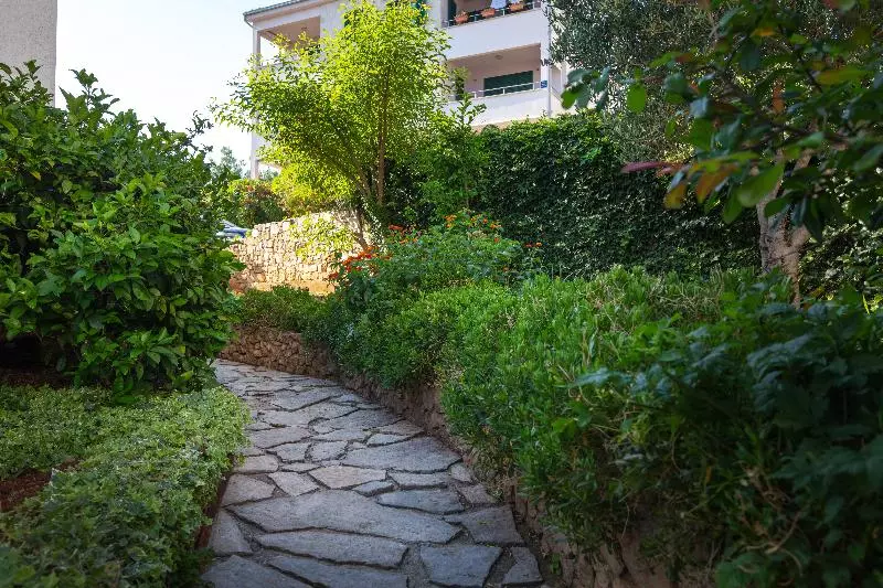 هتل Villa Lukrecia