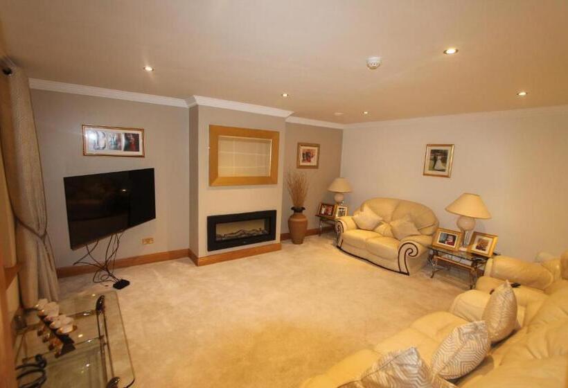 مبيت وإفطار Woodlands Guest Accomadation