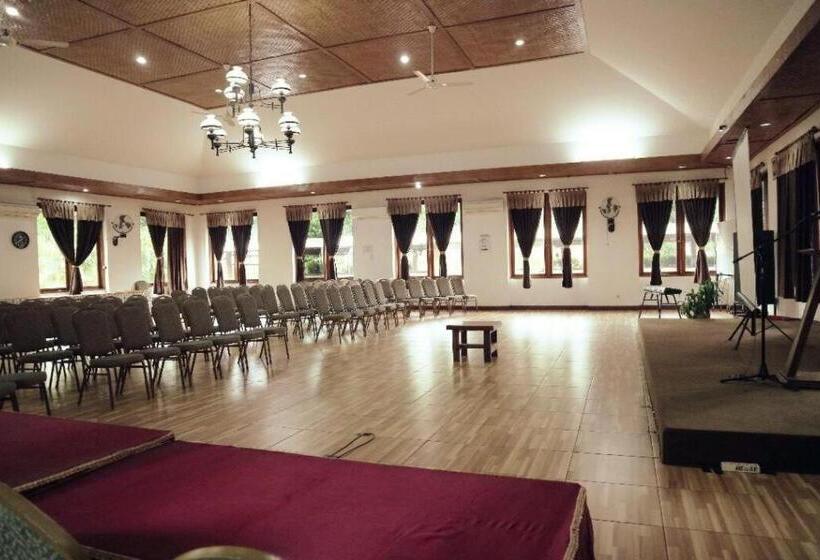 בית מלון כפרי Villa Bukit Pinus