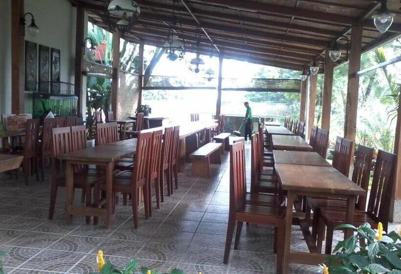 בית מלון כפרי Villa Bukit Pinus