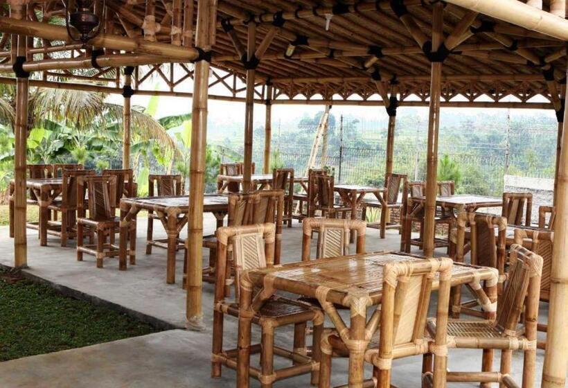 בית מלון כפרי Villa Bukit Pinus