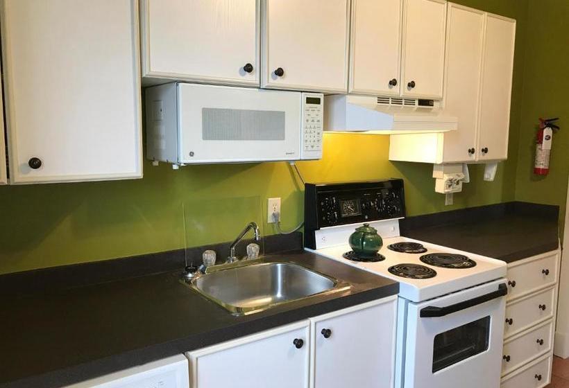 هتل Chipman Hill Suites - 9 Chipman Hill