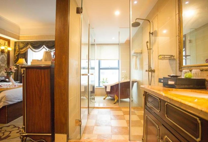 Отель Chengdu French Theme Gold Palace