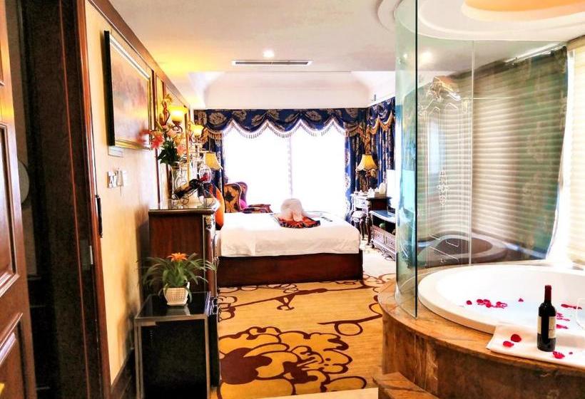 Отель Chengdu French Theme Gold Palace