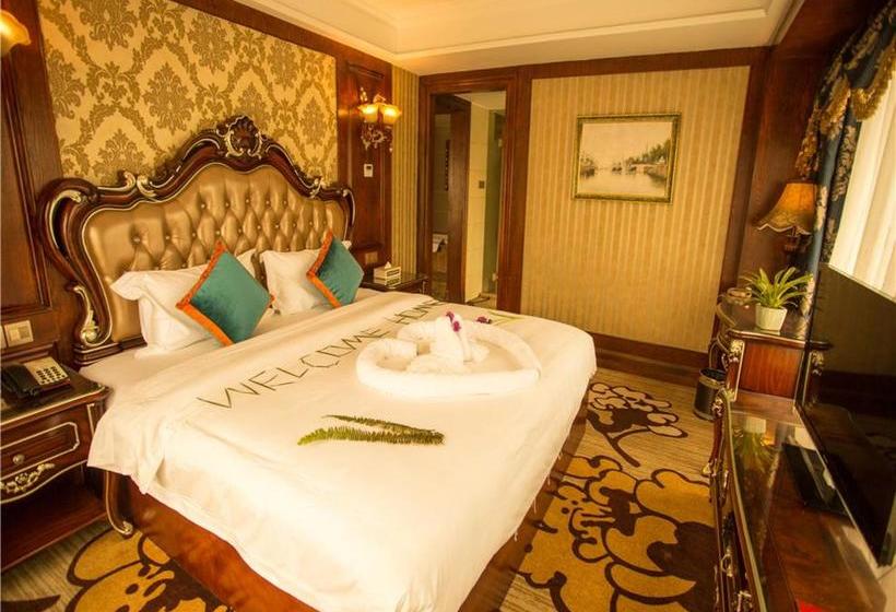 Отель Chengdu French Theme Gold Palace