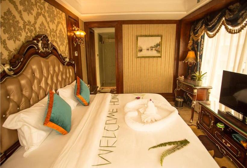 Отель Chengdu French Theme Gold Palace