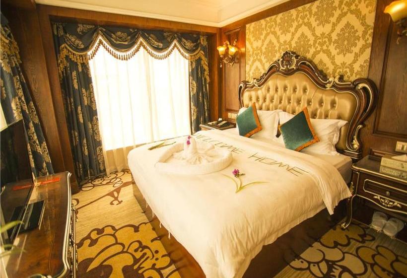 Отель Chengdu French Theme Gold Palace