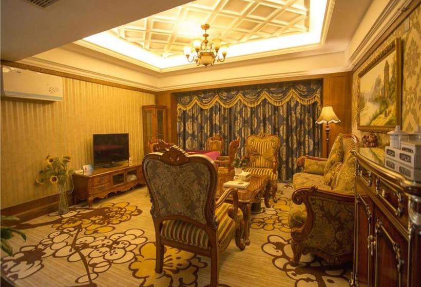 Отель Chengdu French Theme Gold Palace