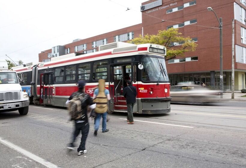בית מלון כפרי Humber College Lakeshore Campus Residence