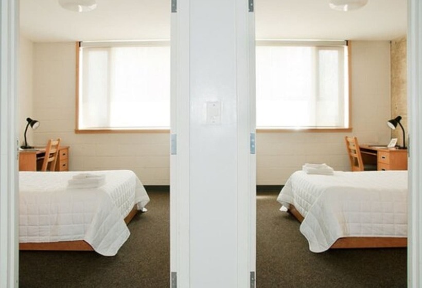 בית מלון כפרי Humber College Lakeshore Campus Residence