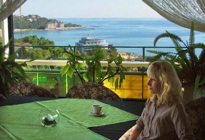 Hotel Ihs  Frederik Joliot Curie