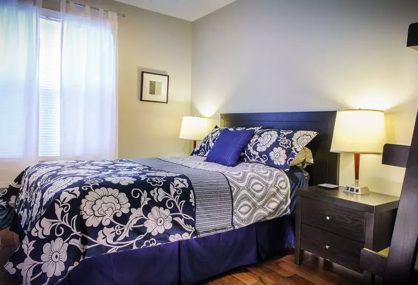 Hotelli Moncton Suites - 267 Universite Ave