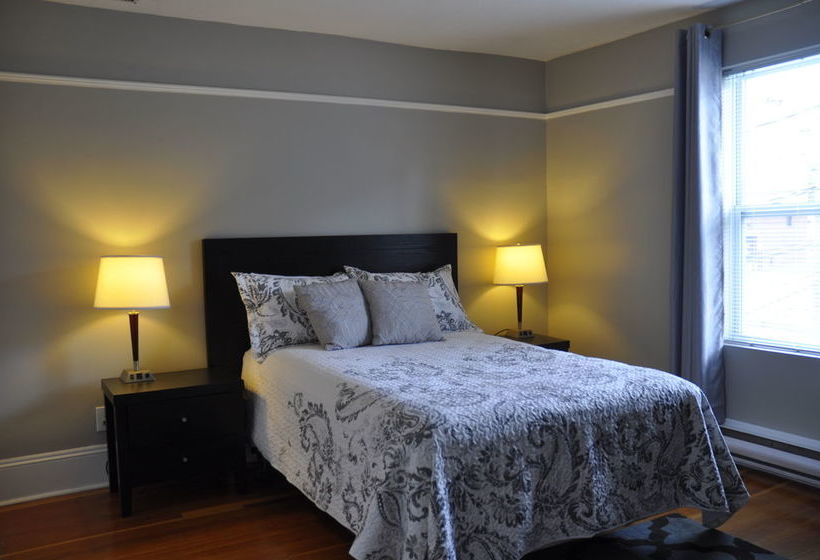 Hotel Moncton Suites - 267 Universite Ave