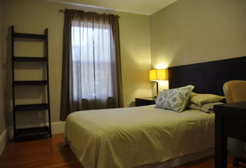 Hotelli Moncton Suites - 267 Universite Ave