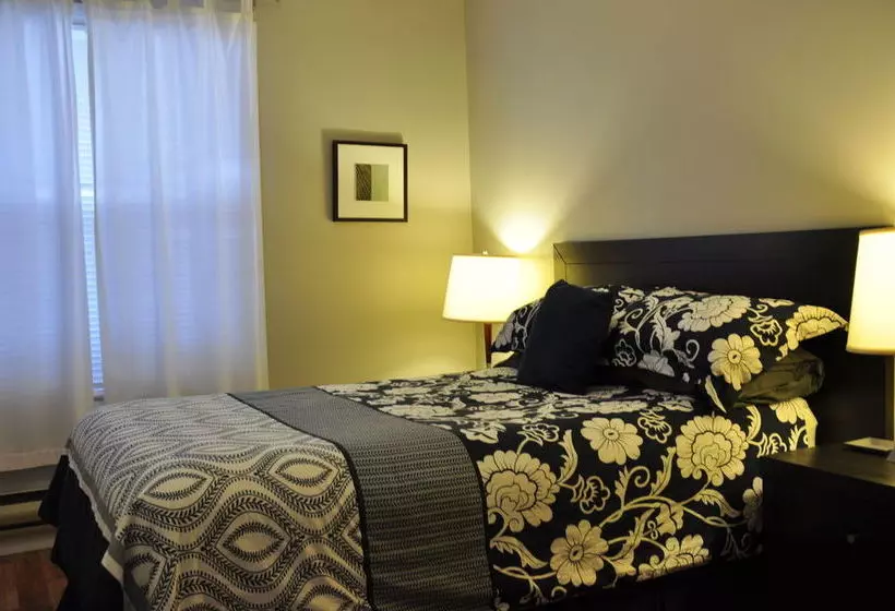 Hotelli Moncton Suites - 267 Universite Ave