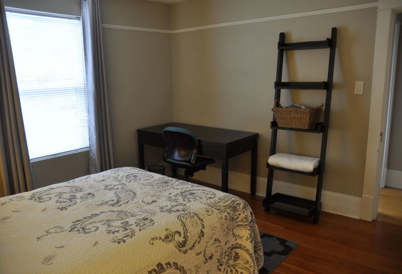 Hotel Moncton Suites - 267 Universite Ave