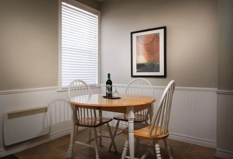 Hotelli Moncton Suites - 267 Universite Ave