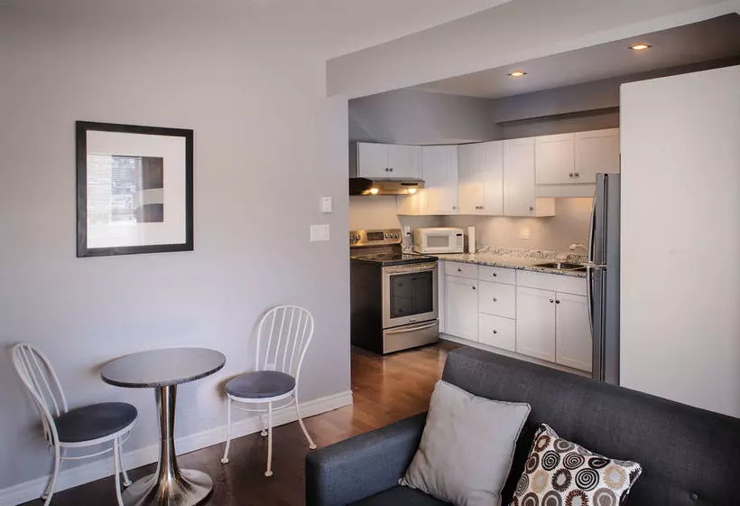 Hotelli Moncton Suites - 267 Universite Ave