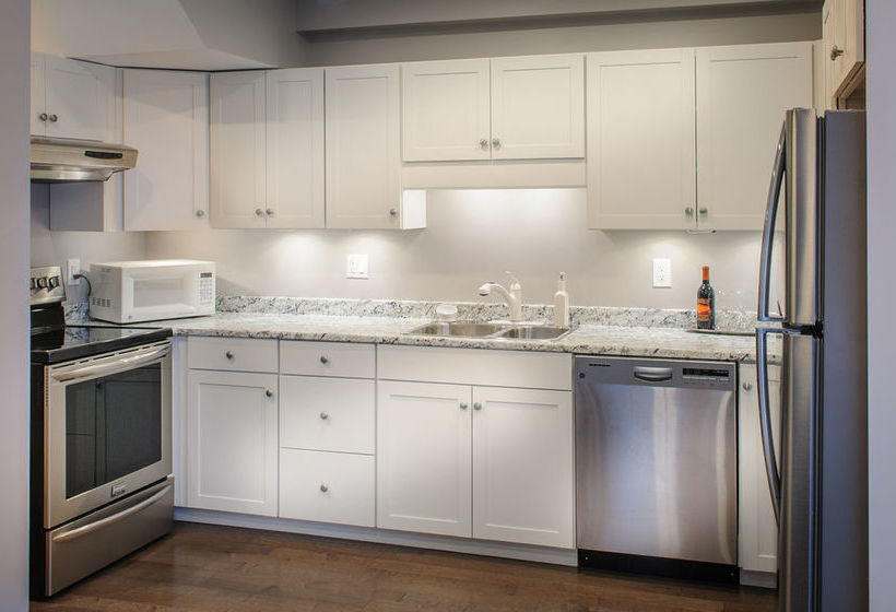 Hotel Moncton Suites - 267 Universite Ave