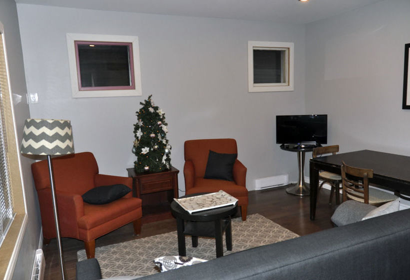 Hotel Moncton Suites - 267 Universite Ave