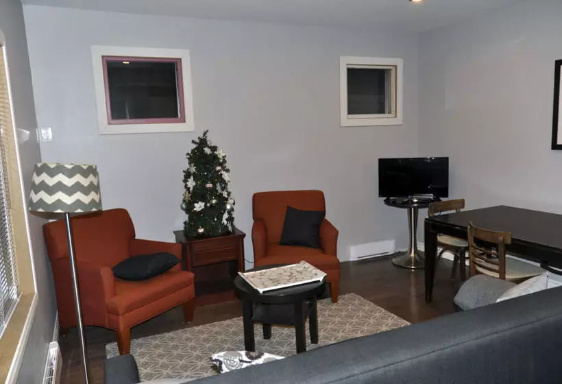 Hotelli Moncton Suites - 267 Universite Ave