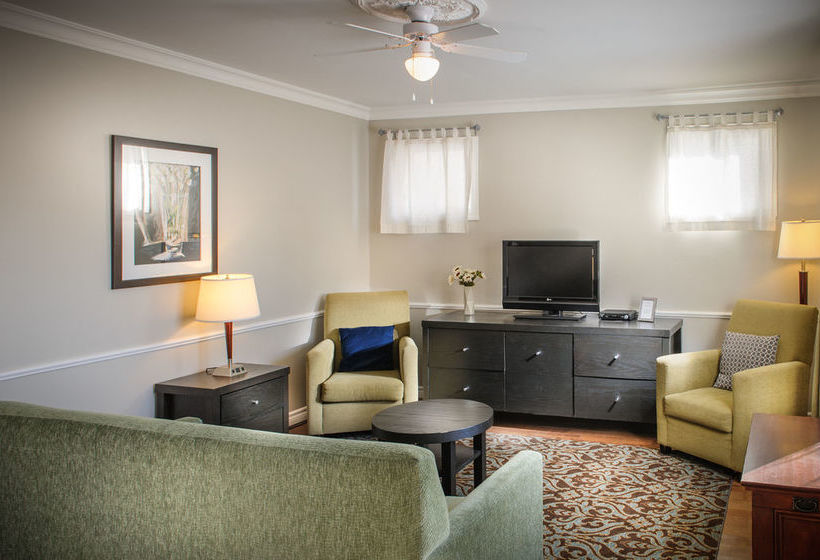 Hotel Moncton Suites - 267 Universite Ave