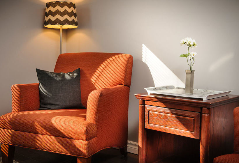 Hotel Moncton Suites - 267 Universite Ave