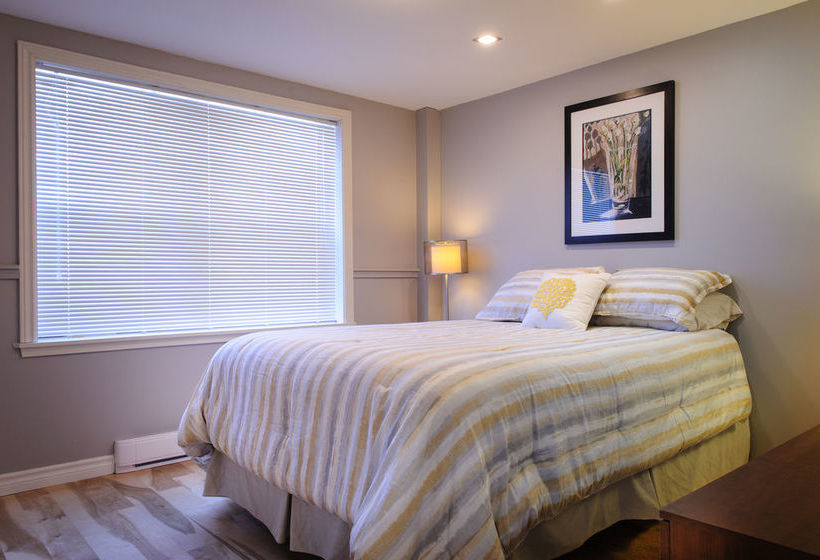 Hotel Moncton Suites - 267 Universite Ave