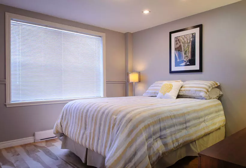 Hotelli Moncton Suites - 267 Universite Ave