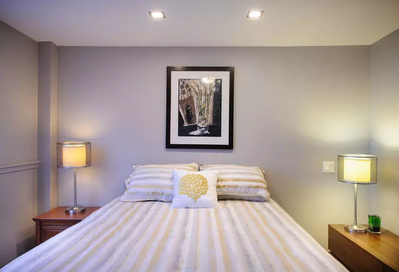 Hotelli Moncton Suites - 267 Universite Ave