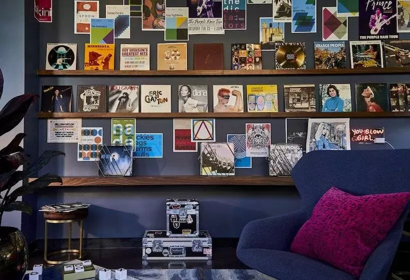 هتل Moxy Minneapolis Uptown