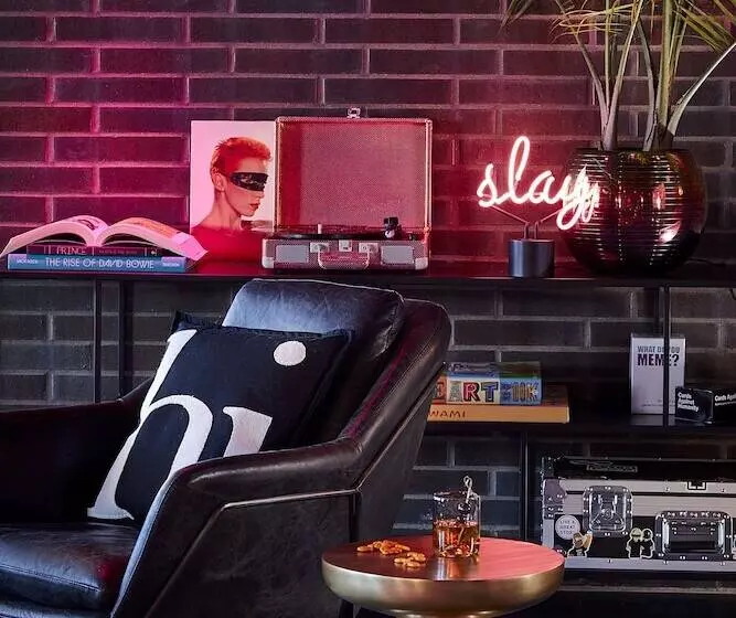 هتل Moxy Minneapolis Uptown