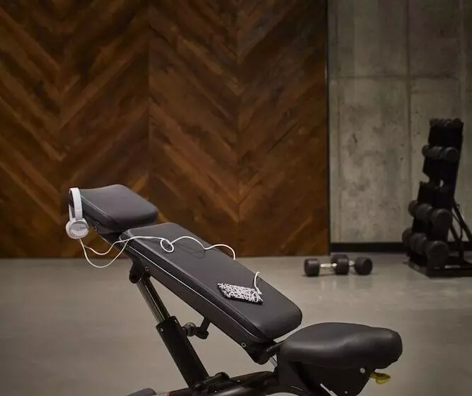 هتل Moxy Minneapolis Uptown