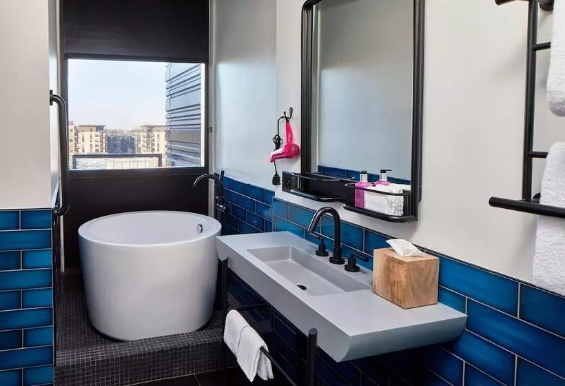 هتل Moxy Minneapolis Uptown