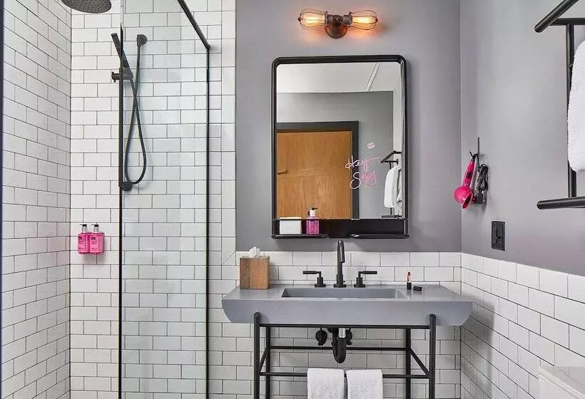 هتل Moxy Minneapolis Uptown