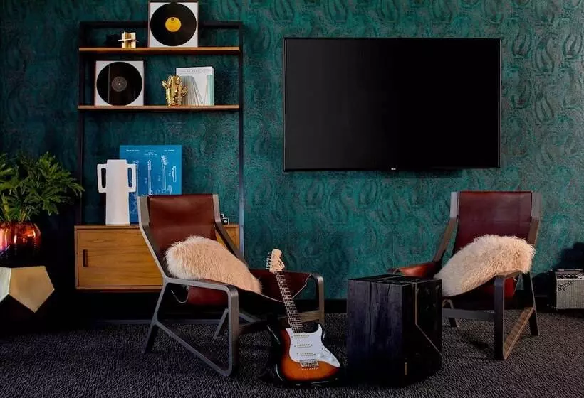 هتل Moxy Minneapolis Uptown