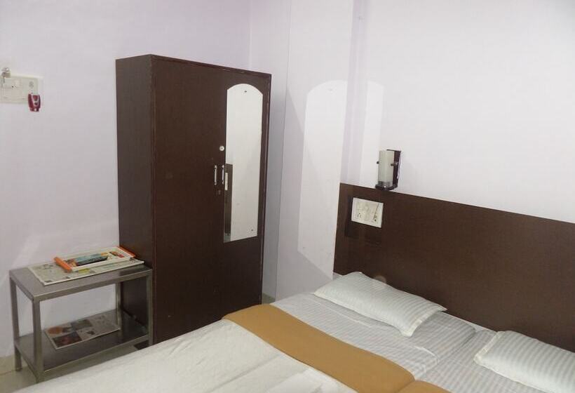 هتل Pratham Executive