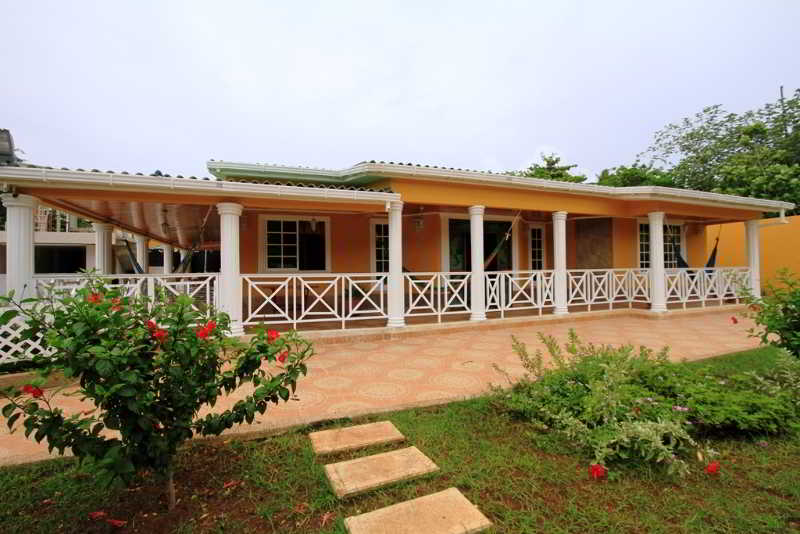 Отель Apartamentos Amoblados Posada Miss Kenjha