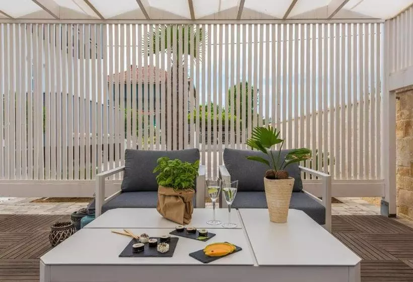 هتل Apartments Villa Karla