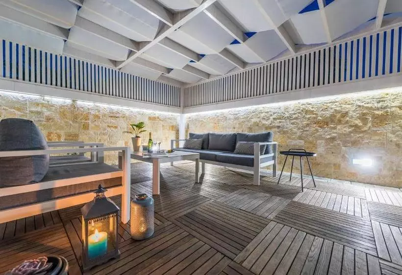 هتل Apartments Villa Karla